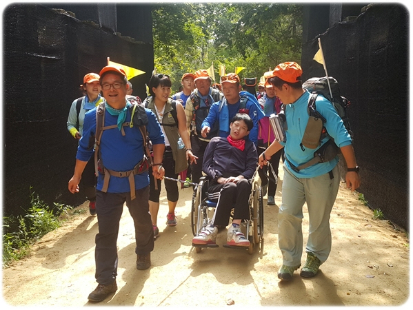 제 2차 서울산악조난구조대와 장애인이 함께 하는 즐거운 산행 제 2차 서울산악조난구조대와 장애인이 함께 하는 즐거운 산행