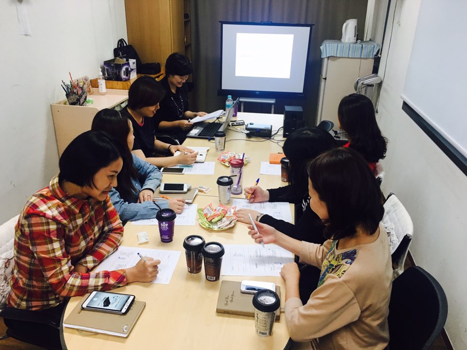 직원교육(특강)이 ABA(응용행동분석)을 주제로 진행되었습니다. 직원교육(특강)이 ABA(응용행동분석)을 주제로 진행되었습니다.