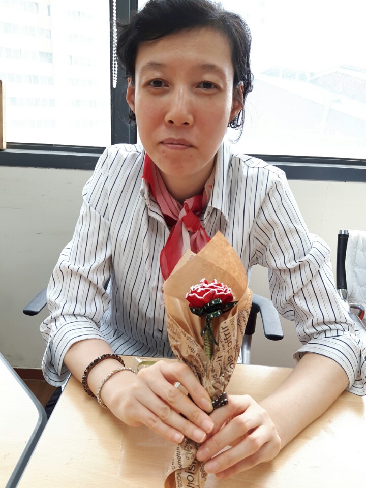 어버이날을 맞이하여 카네이션 볼펜 만들었어요~(발달장애인 테마체험교실) 어버이날을 맞이하여 카네이션 볼펜 만들었어요~(발달장애인 테마체험교실)