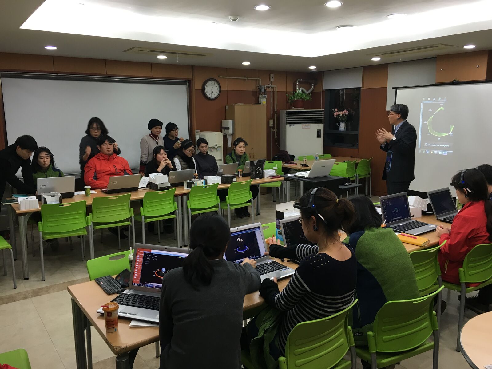 직원 교육 "뇌 운동을 통한 치료의 패러다임 변화"가 진행되었습니다.