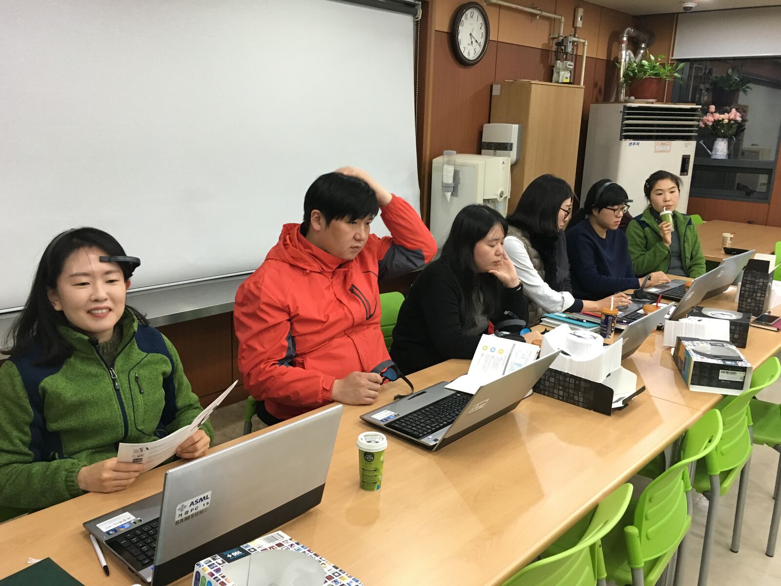 직원 교육 "뇌 운동을 통한 치료의 패러다임 변화"가 진행되었습니다.