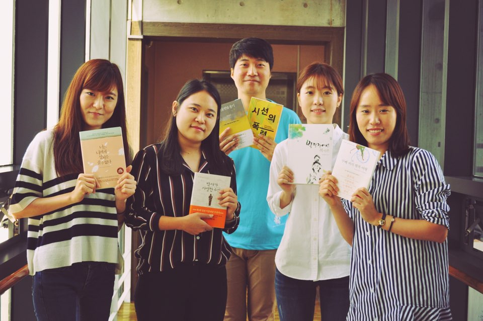 직원 독서교육이 진행됩니다. 직원 독서교육이 진행됩니다.